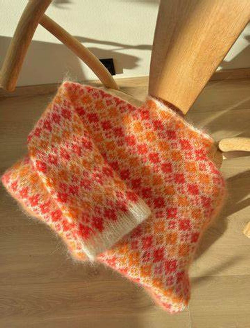 Vårin genser. Garn, se informasjon under.