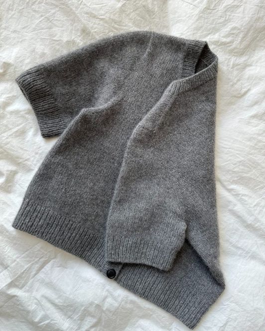 Hovedbilde Maggie Cardigan. Oppskrift