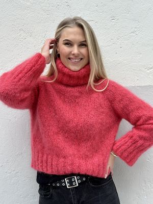 Basic Fluffy Turtleneck, nedenfra og opp. Garnpakke