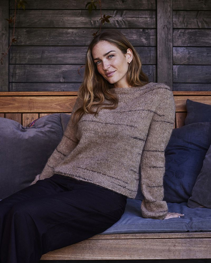 Langermet genser med sadelskulder. Garnpakke.