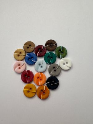 Fargede knapper med mønster 13 mm