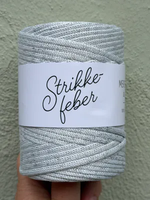 Mere snor.