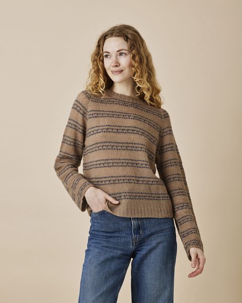 Hovedbilde Bluse i mønster med løftede masker. Oppskrift