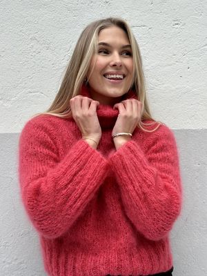 Basic Fluffy Turtleneck, nedenfra og opp. Garnpakke